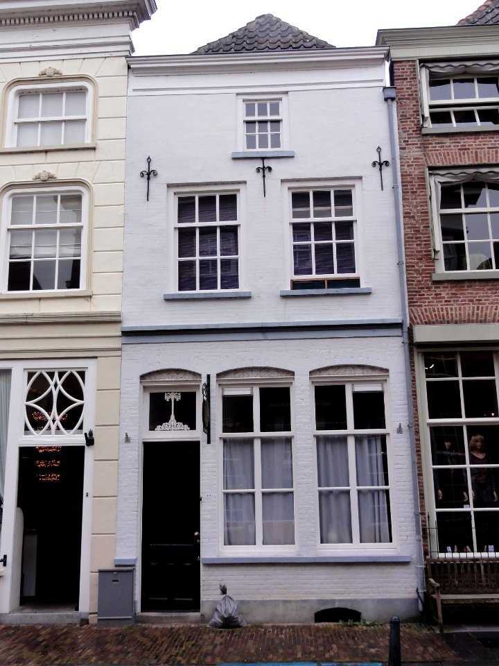 Grave Rijksmonument 17303 Rogstraat 33