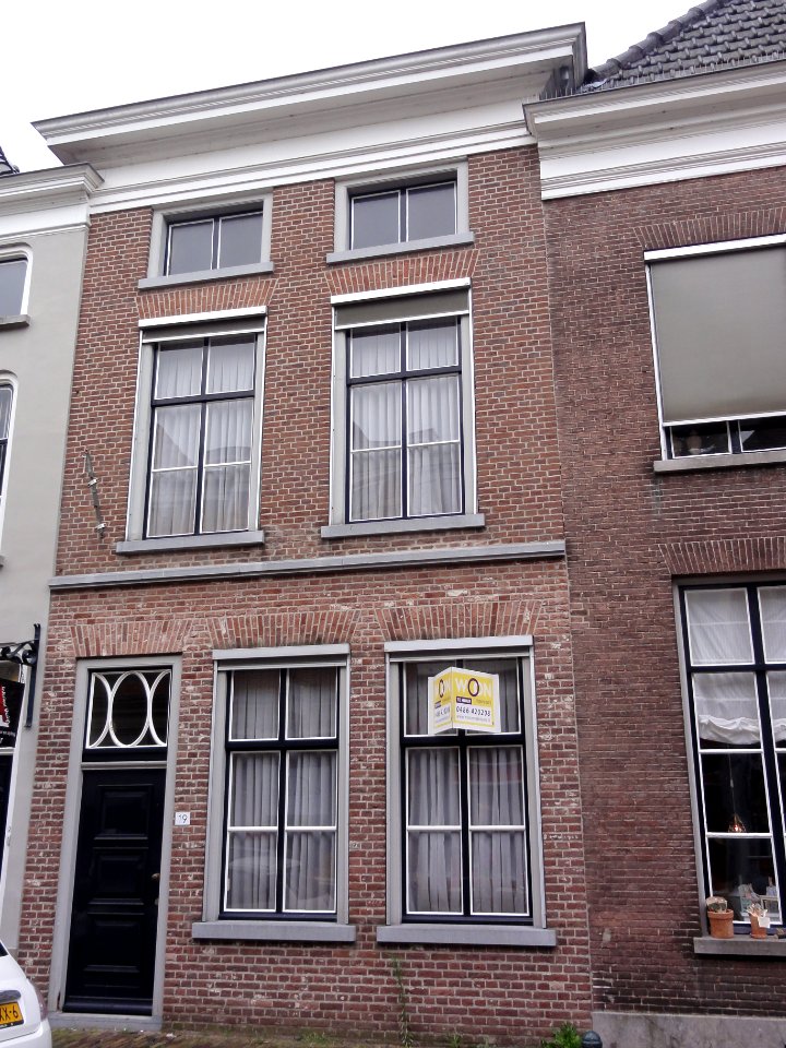 Grave Rijksmonument 17299 Rogstraat 19