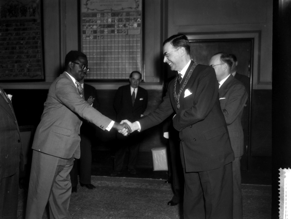 Handelsdelegatie uit Ghana bij burgemeester Van Hall, Bestanddeelnr 909-4760