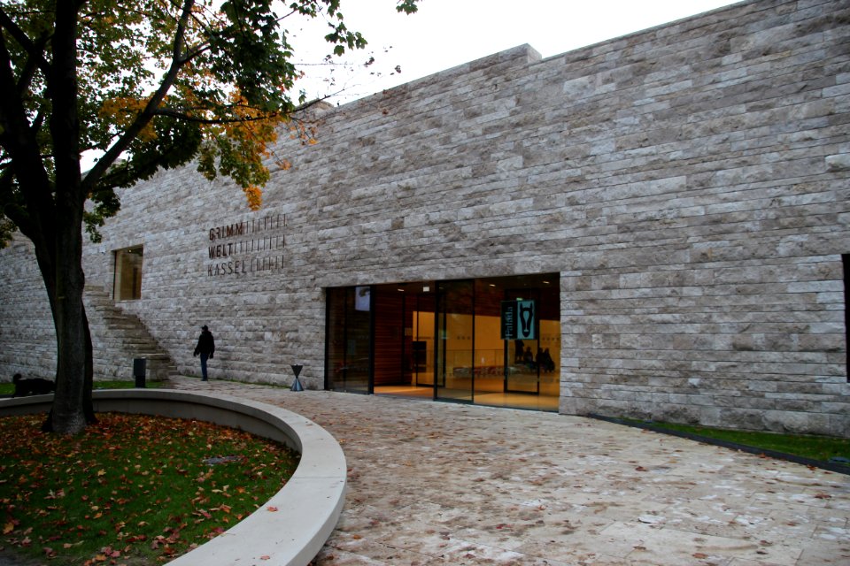 Grimmwelt Kassel, Eingang