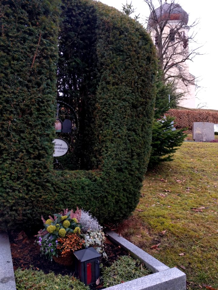 Grave of Princess Helmtrud of Bavaria 02