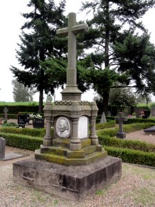 Grave Rijksmonument 514154 Graf Le Sage ten Broek