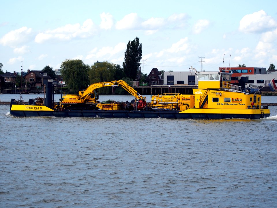 Hebo-Cat 9 - ENI 02334232 Oil Spill Response Team on the Noord river, pic3