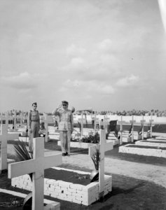 Herdenkingsplechtigheid U-Brigade op ereveld Tjililitan. De Legercommandant gene, Bestanddeelnr 10358