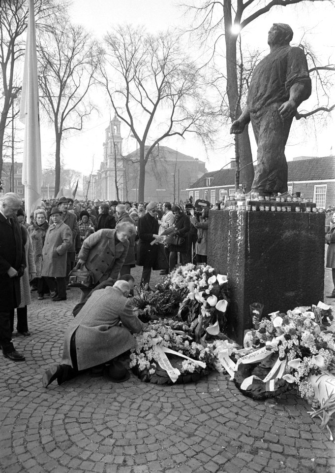 Herdenking februaristaking kranslegging, Bestanddeelnr 925-4113