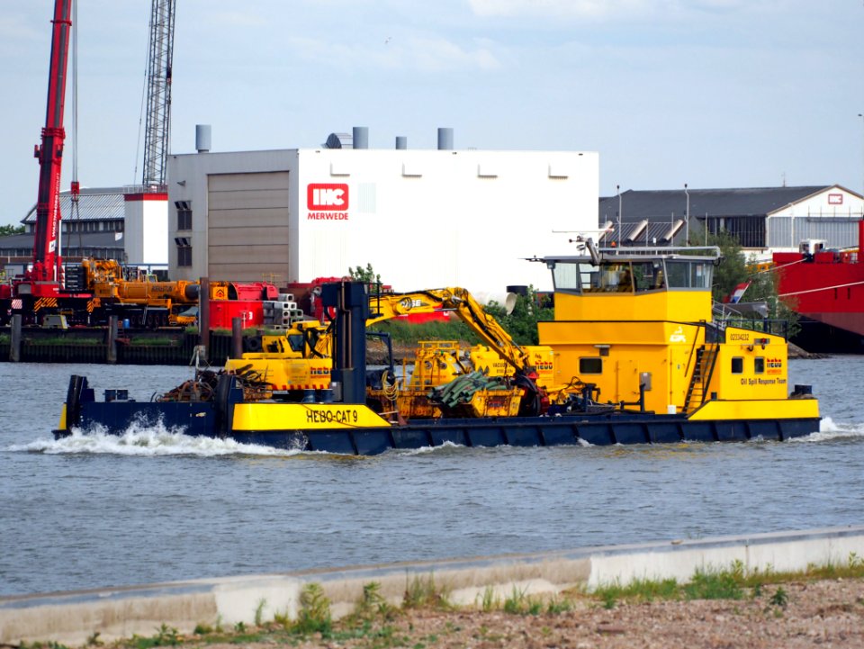 Hebo-Cat 9 - ENI 02334232 Oil Spill Response Team on the Noord river, pic2