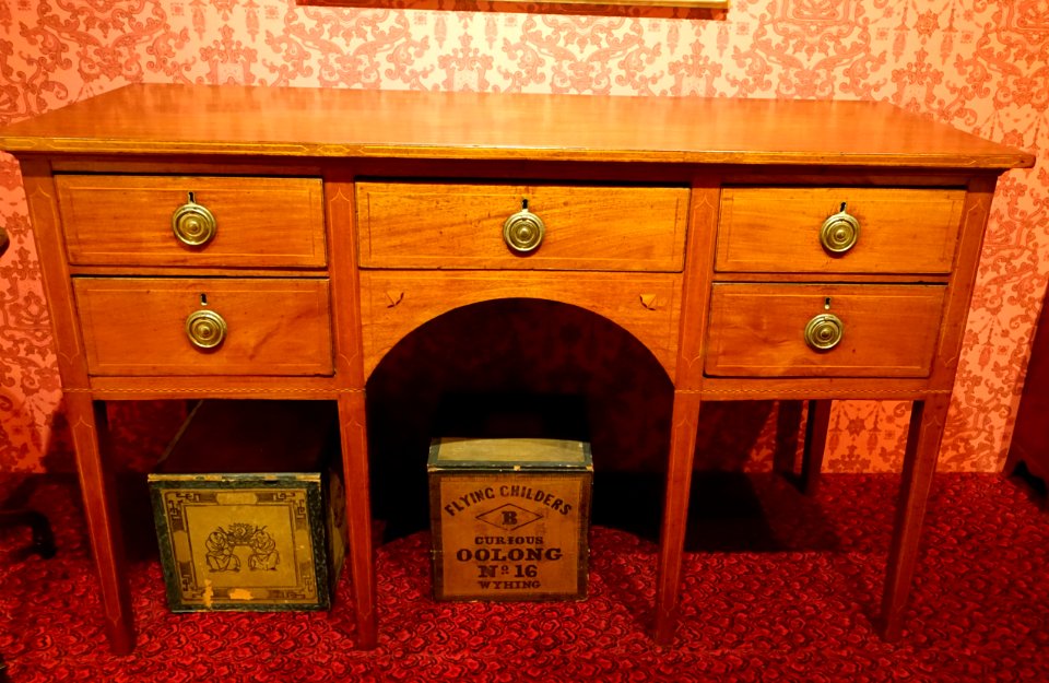 Hepplewhite sideboard, North Shore, Massachusetts, c. 1790, mahogany, inlay - Cape Ann Museum - Gloucester, MA - DSC01257