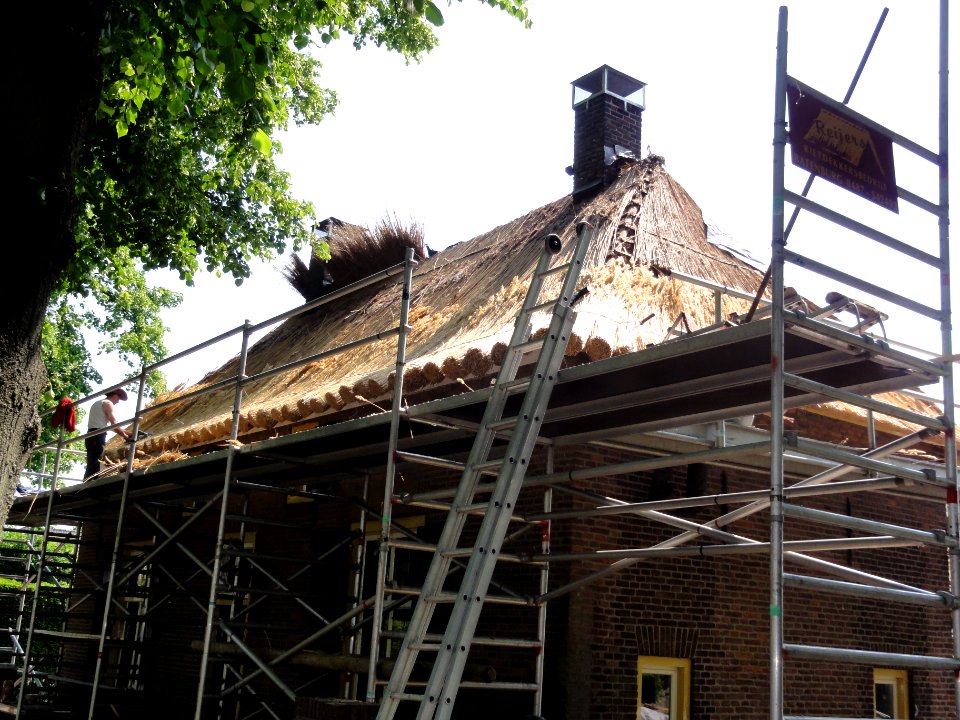 Hernen (Wijchen) Rijksmonument 9311 Dorpsstraat 33, vernieuwing dakstro (1)