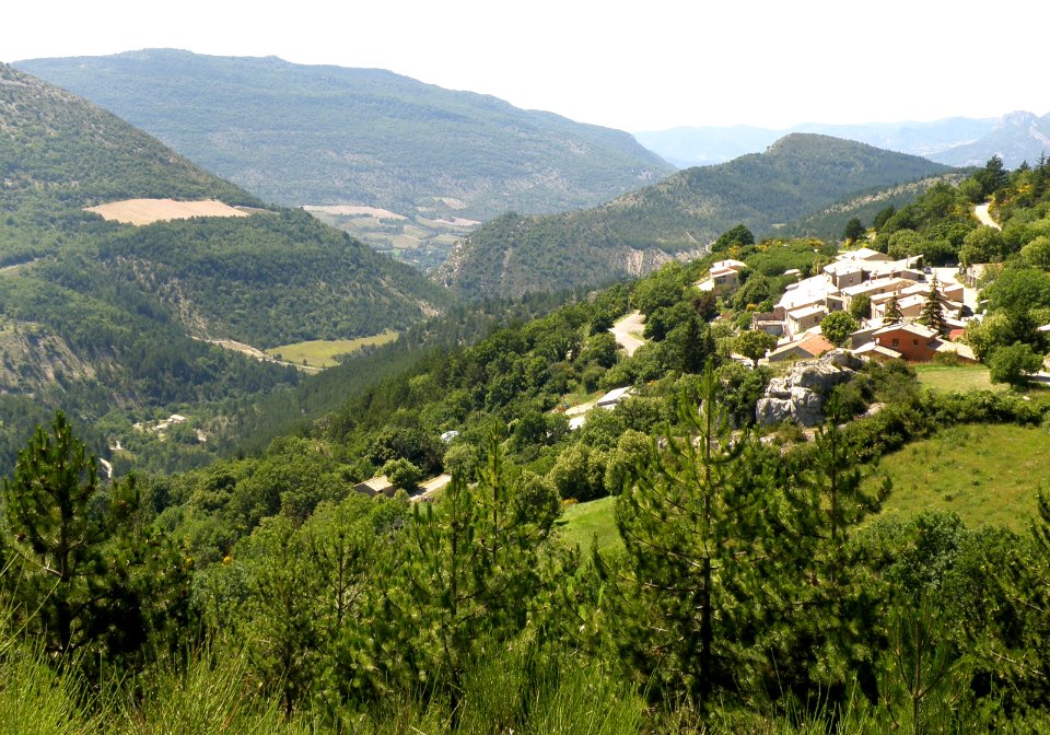 Le Poët-en-Percip Vue d'ensemble 6