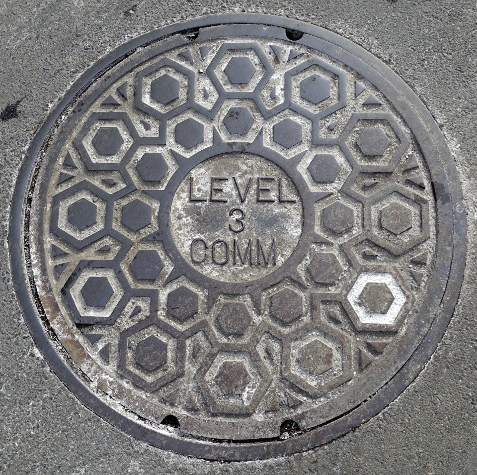 Level 3 Comm - manhole cover - Cambridge, MA - DSC02810-001