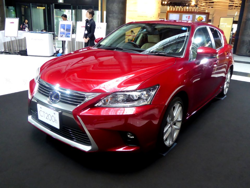Lexus CT 200h (ZWA10) front