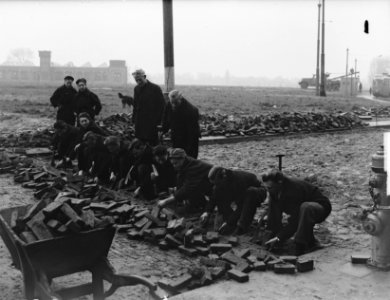 Leerling stratenmakers in Amsterdam, Bestanddeelnr 904-4027