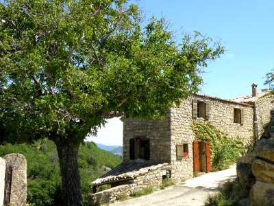 Le Poët-Sigillat Vieux bourg 4