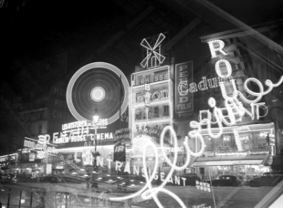 Lichtreclame in de 'Ville lumière', Bestanddeelnr 191-0379