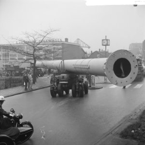 Lichtmasten voor Brienenoord, het transport, Bestanddeelnr 917-1850