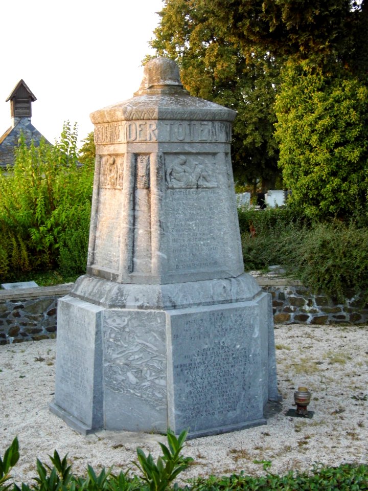 Lindenholzhausen, Friedhof, Kriegerdenkmal (1)