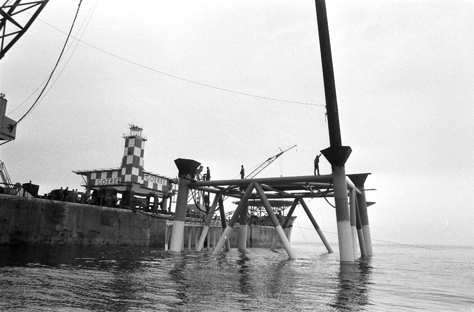 Lichtplatform Goeree wordt geplaatst bij Hoek van Holland ipv lichtschip Goer, Bestanddeelnr 924-7533