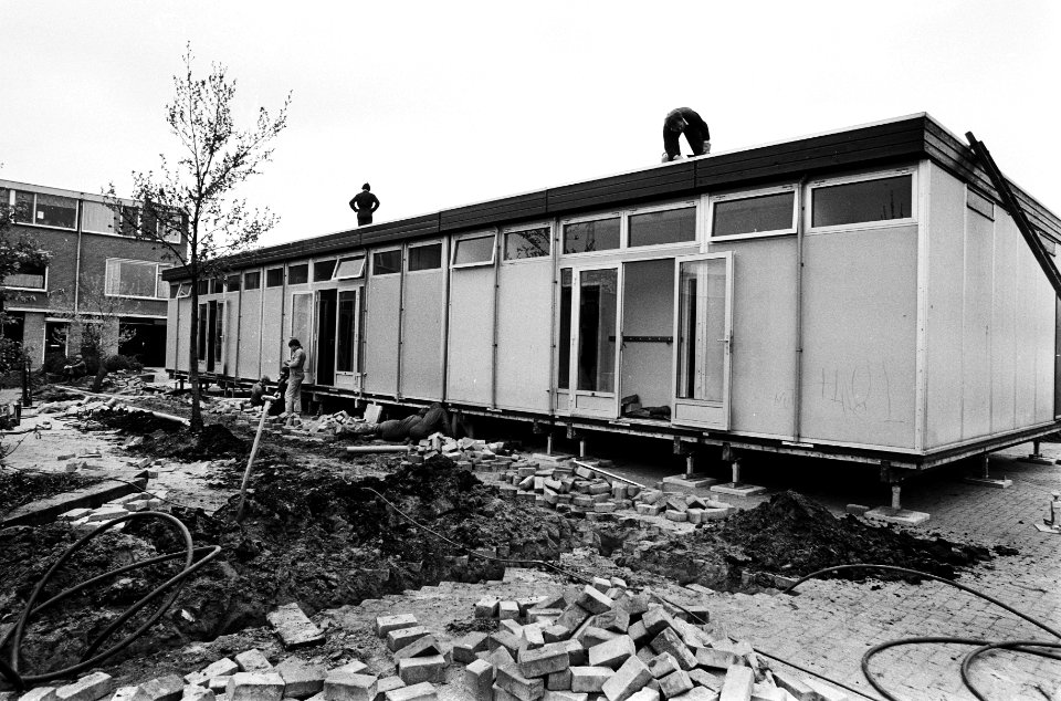 Lekkerkerk ivm gifvondsten bewoners van huizen die moeten worden afg bekijk, Bestanddeelnr 930-8189