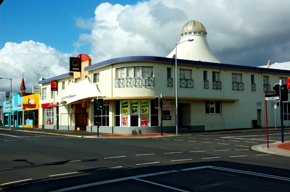 Lighthouse-Hotel-Ulverstone-20070420-021
