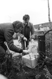 Lekkerkerk i.v.m. chemisch afval in de grond mensen van Rijksinstituut voor dri, Bestanddeelnr 930-7936