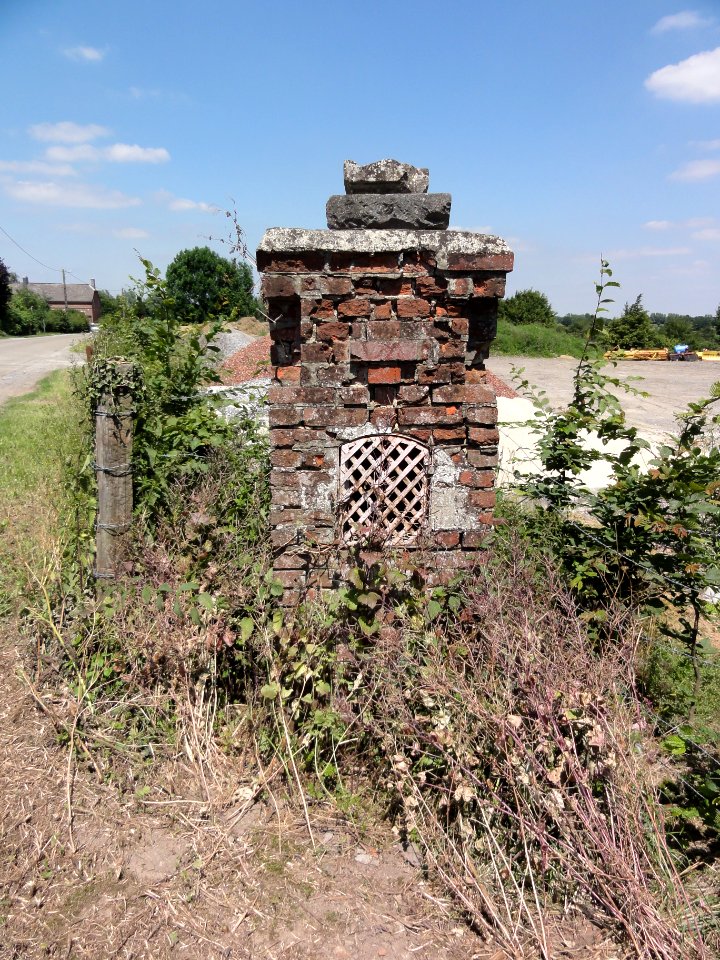 Le Nouvion-en-Thiérache (Aisne, Fr) chapelle en ruine, lieu-dit Beaucamp