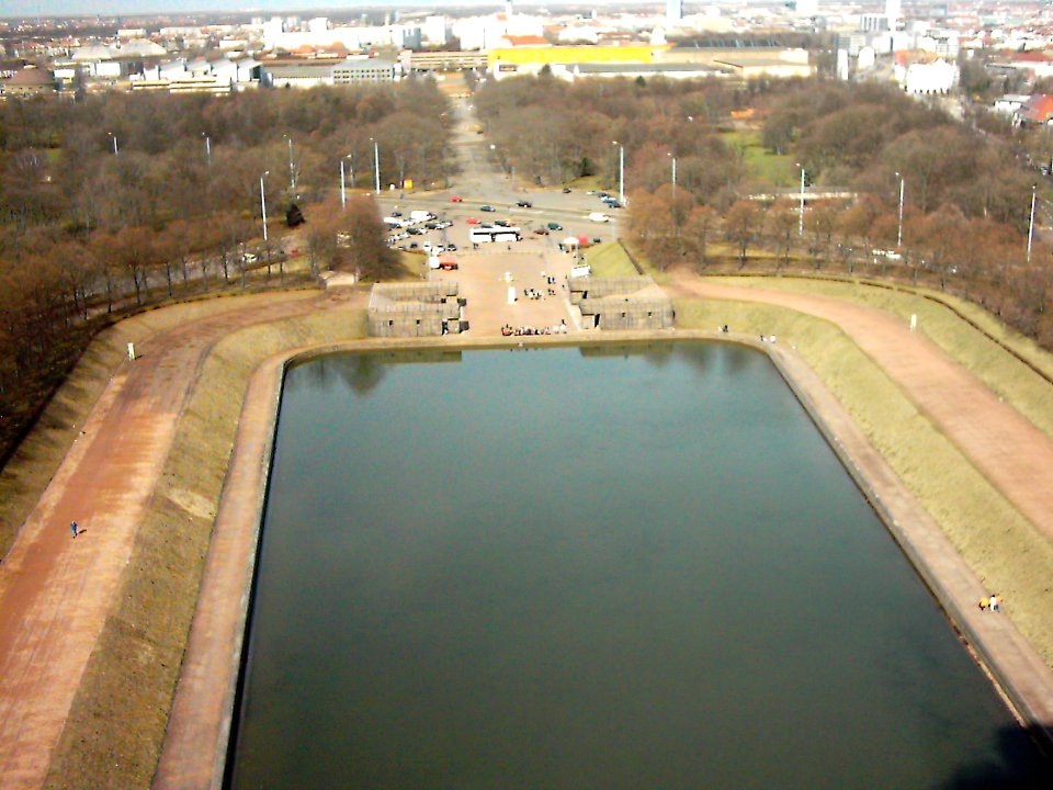 Leipzig Völkerschlachtdenkmal watching down 4