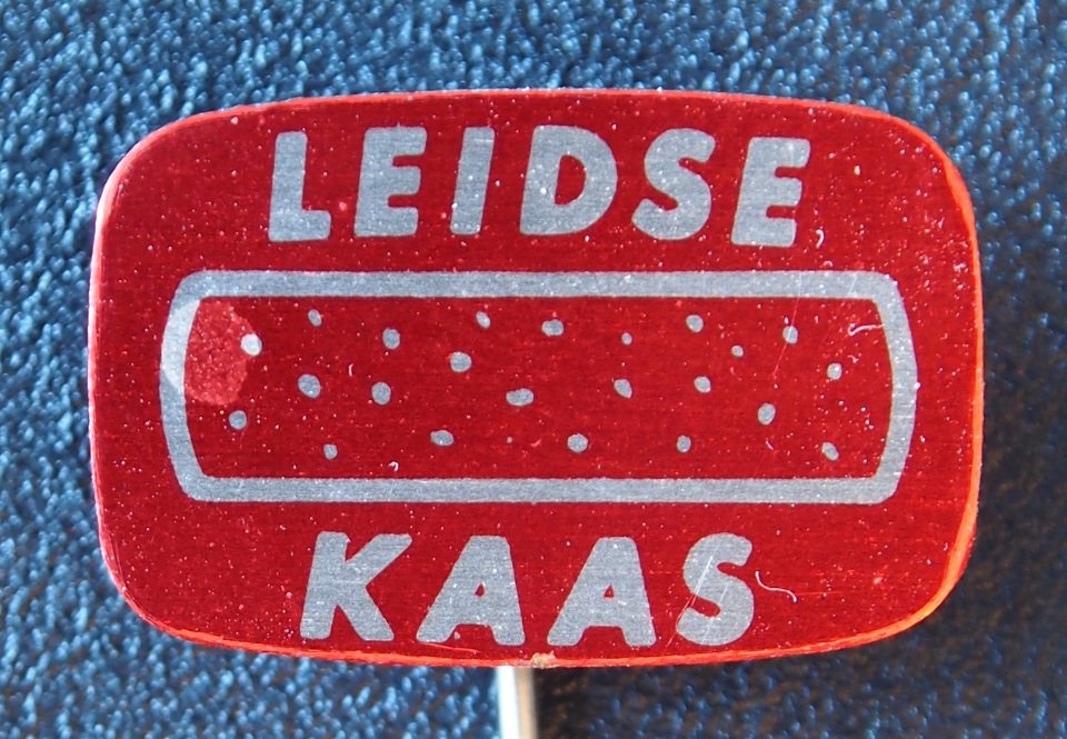 Leidse Kaas, rood reclame speldje