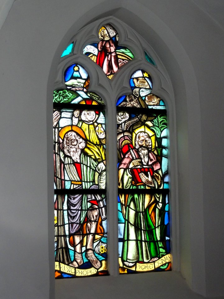 Linden (Cuijk) Sint Lambertuskerk glasraam Christophorus + Profeet Jonas