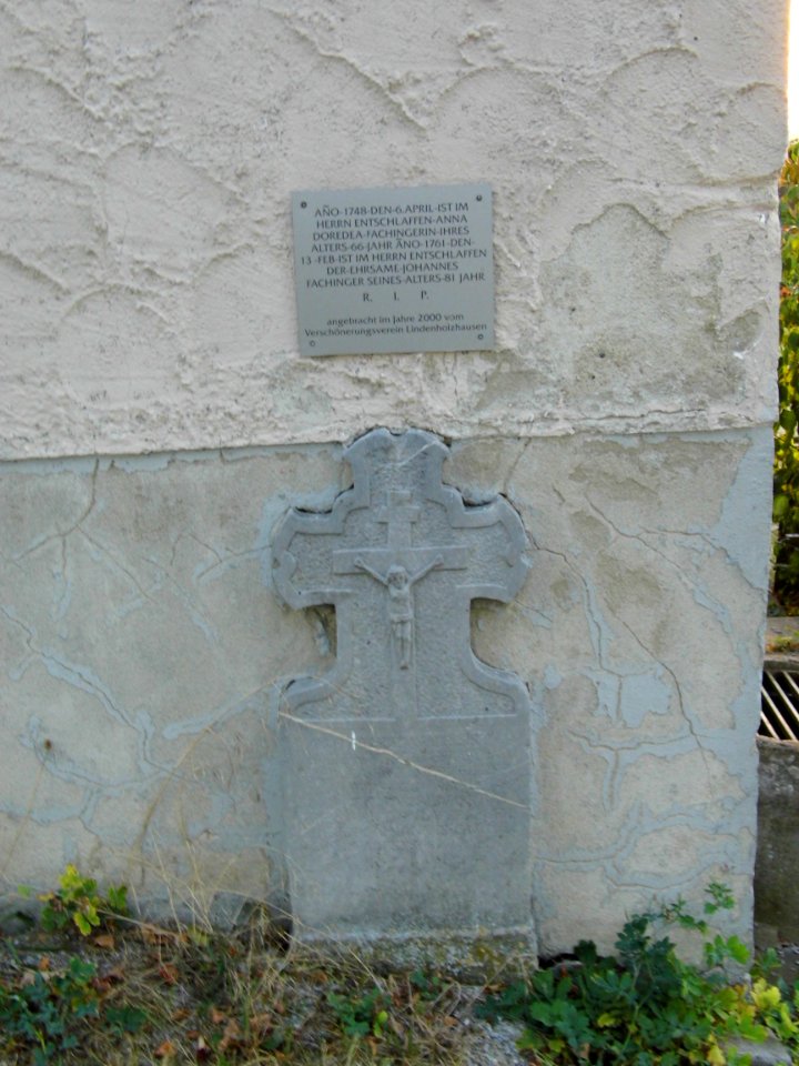 Lindenholzhausen, Friedhof, Kapelle, Grab (5)