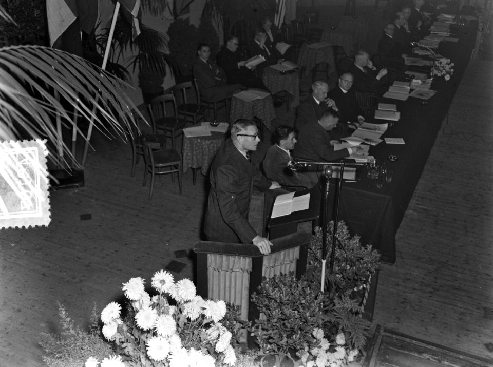 KVP-congres in Tivoli (Utrecht) voorzitter W.J. Andriess, Bestanddeelnr 904-8107