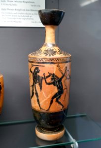 Lekythos with Theseus fighting the Minotaur, Edinburgh Painter, Attic, c. 490 BC, L 368 - Martin von Wagner Museum - Würzburg, Germany - DSC05494