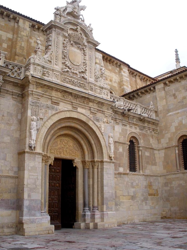 León - Basílica de San Isidoro - Puerta del Cordero 9
