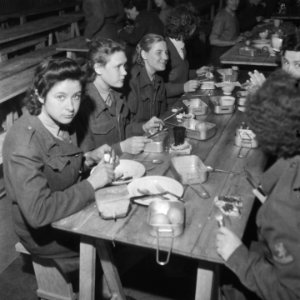 Leger, opleidingen, militairen, vrouwen, Bouvigne, Bestanddeelnr 900-6735
