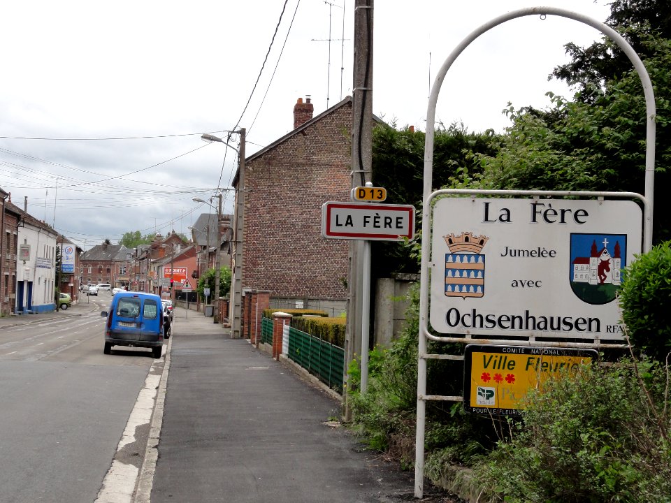 La Fère (Aisne) city limit sign