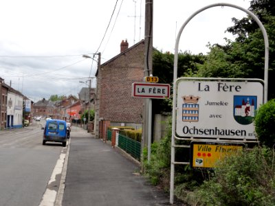 La Fère (Aisne) city limit sign
