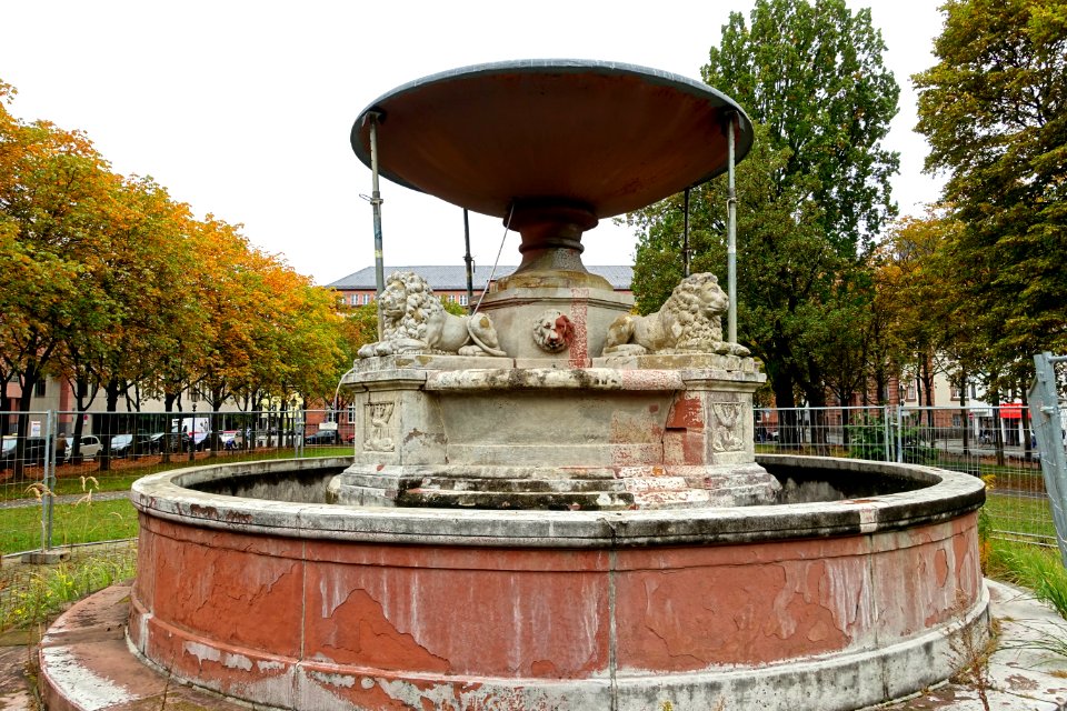Löwenbrunnen - Mathildenplatz, Darmstadt, Germany - DSC09881