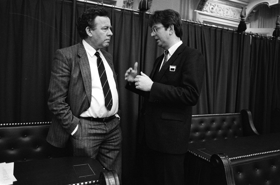 Lansink (CDA) (l.) en Wallage (PvdA) (r.) in gesprek, Bestanddeelnr 933-5506