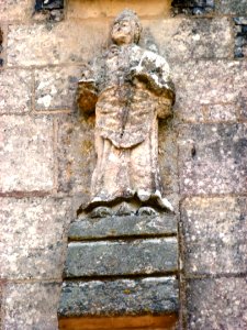 La Houssaye (Eure, Fr) église Saint-Aignan, statue de façade 02