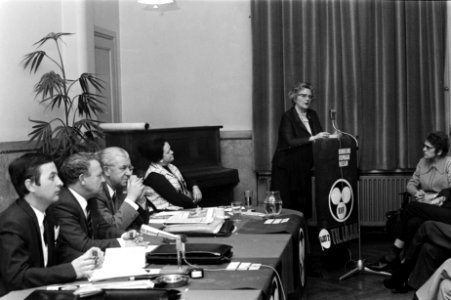 KVP-verkiezingsvergadering in American Hotel Amsterdam. Minister Klompe aan het , Bestanddeelnr 923-3518