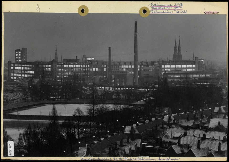 Kunstverlichting bij de Philipsfabrieken te Eindhoven, Bestanddeelnr 256-3258