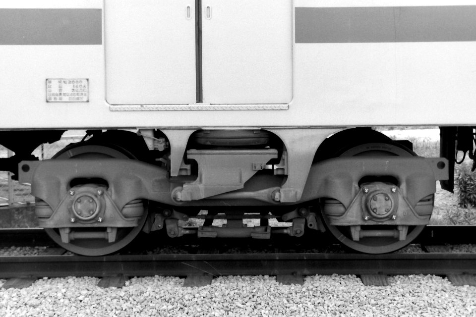 KW-9 bogie truck on Nishitetsu 2000