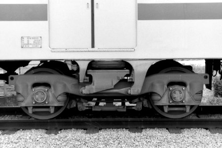 KW-9 bogie truck on Nishitetsu 2000