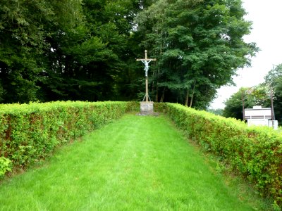 La Neuville-aux-Joûtes (Ardennes) croix de chemin
