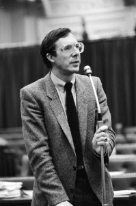 Laurens Jan Brinkhorst bij de interupptie-microfoon, Bestanddeelnr 931-3048