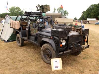 Land Rover, licence registration '-24