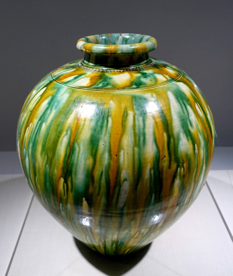 Large jar, China, Tang dynasty, 8th century AD, three-color glaze - Matsuoka Museum of Art - Tokyo, Japan - DSC07345