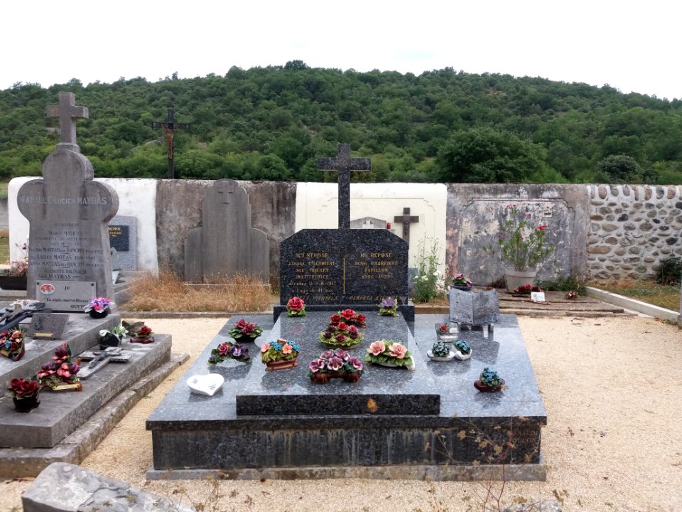 Lanas - Cimetière - Tombe d'Henri Charrière dit Papillon