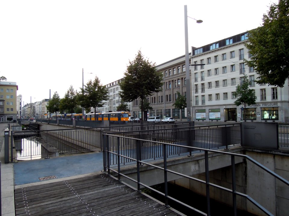 Lautensteg über den Elstermühlgraben am Ranstädter Steinweg im August 2017
