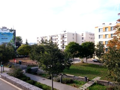 La Mulatière - Place Général Leclerc, depuis la passerelle de l'écluse