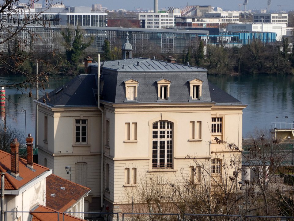 La Mulatière - Rue Stéphane Déchant - Vue sur la maison du Confluent